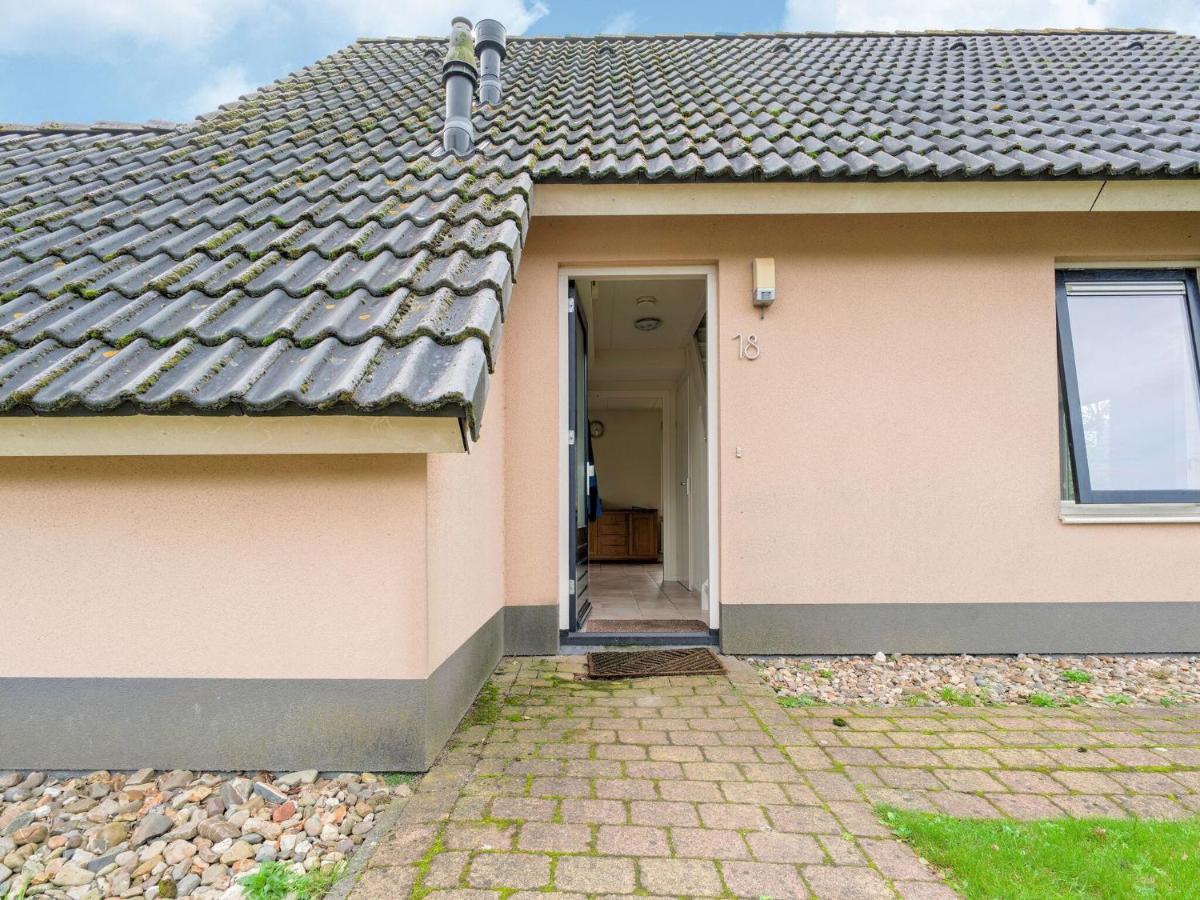 Serene Holiday Home In Gaasterl N Sleat Sondel Exteriör bild