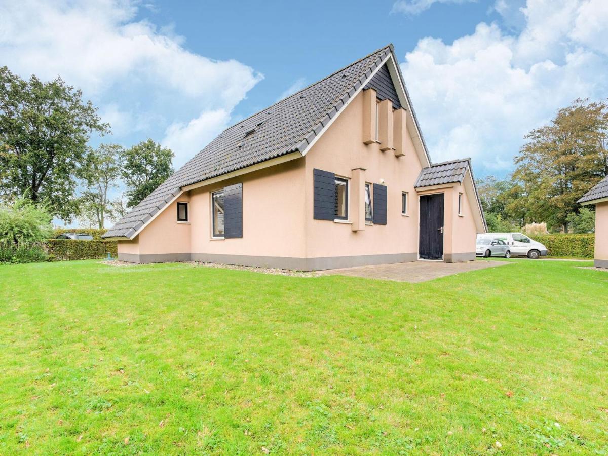 Serene Holiday Home In Gaasterl N Sleat Sondel Exteriör bild