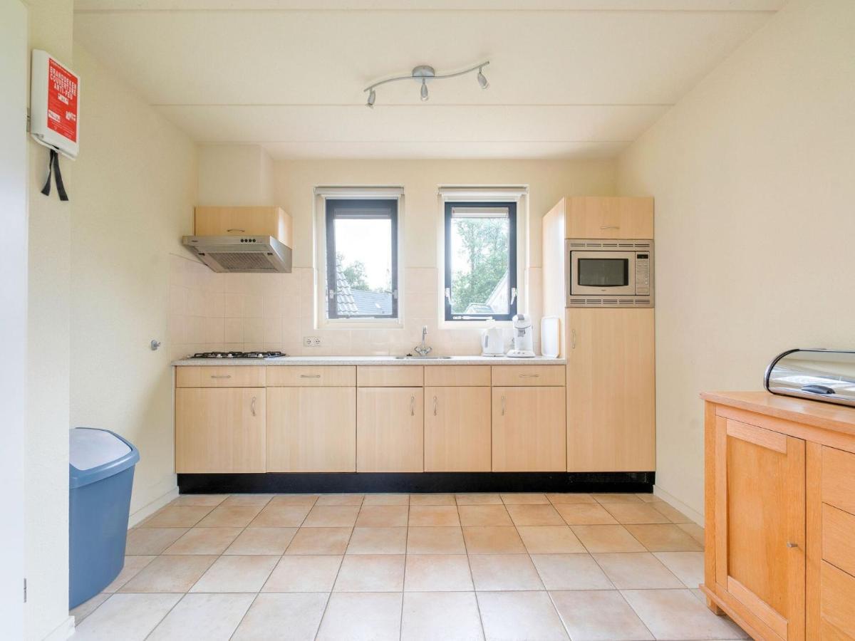 Serene Holiday Home In Gaasterl N Sleat Sondel Exteriör bild
