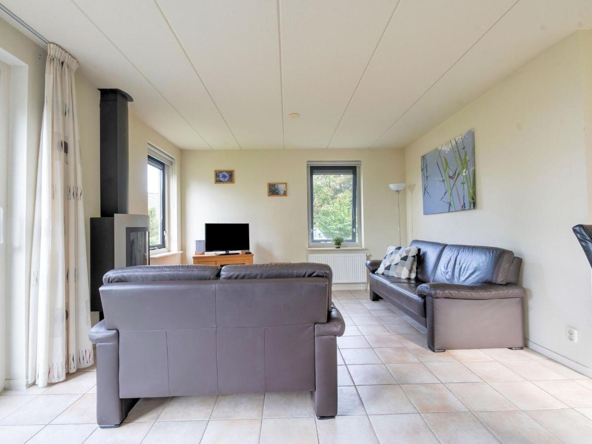Serene Holiday Home In Gaasterl N Sleat Sondel Exteriör bild