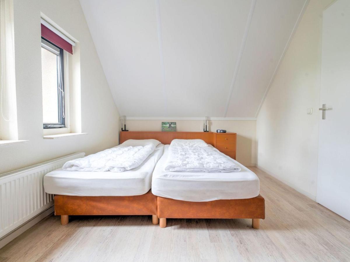 Serene Holiday Home In Gaasterl N Sleat Sondel Exteriör bild