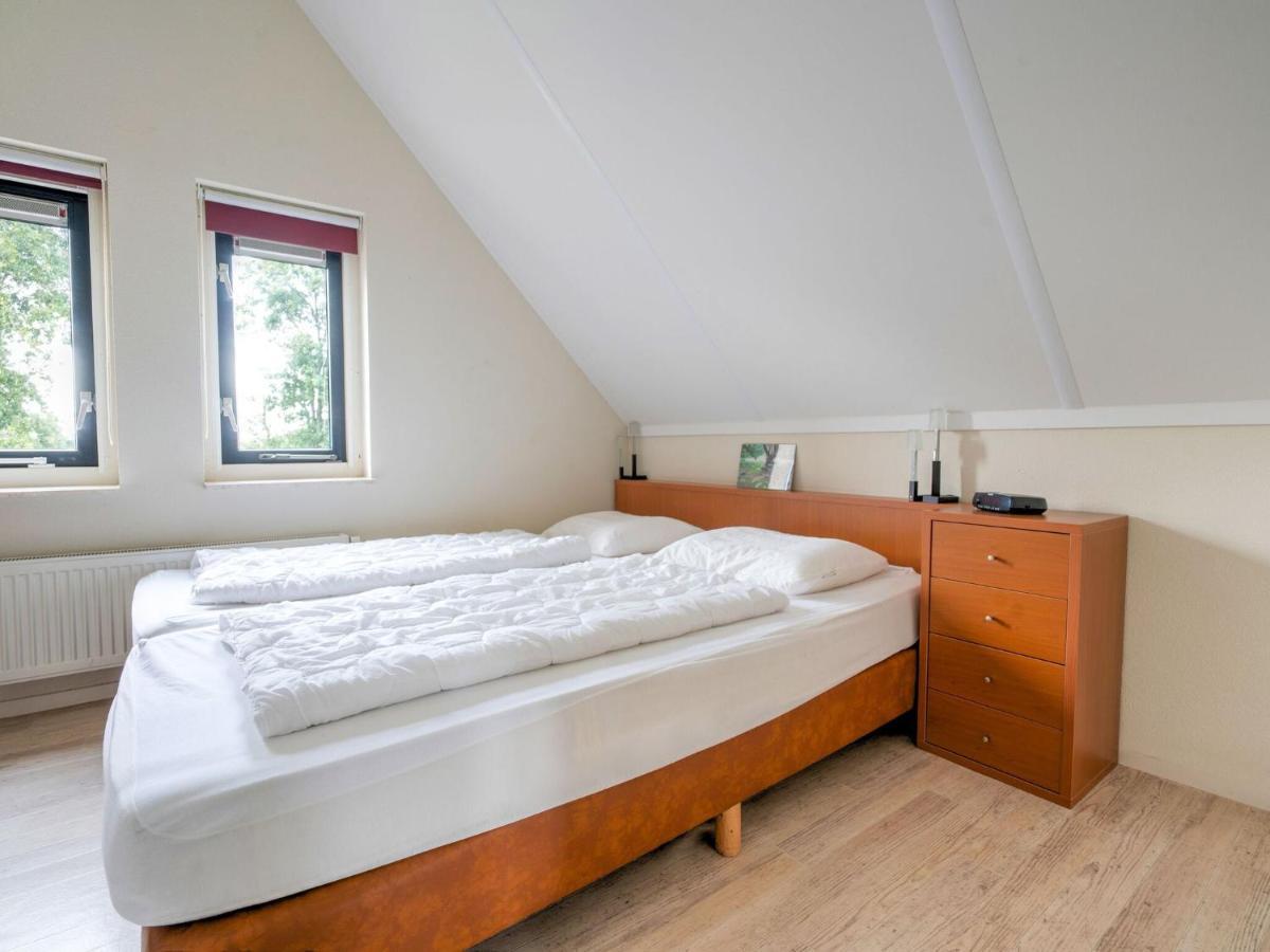 Serene Holiday Home In Gaasterl N Sleat Sondel Exteriör bild